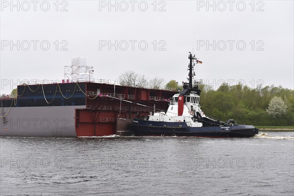 Tugboat pulling ship, ship component Lse Casco Project through the Kiel Canal to Papenburg,
