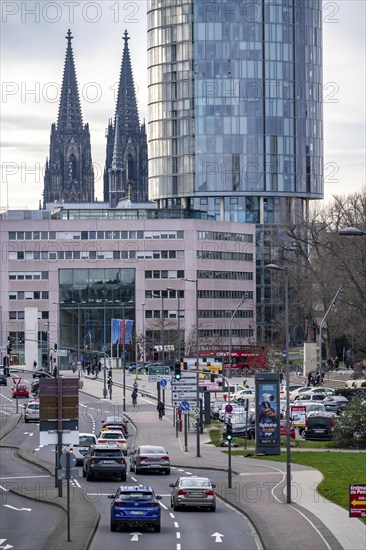 City centre traffic, Opladener Straße, view over the city centre of Cologne, from Deutz to Cologne