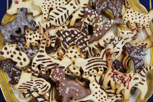 Swabian cuisine, Swabian Christmas biscuits, cookie cutters, shortbread biscuits, cat figures,