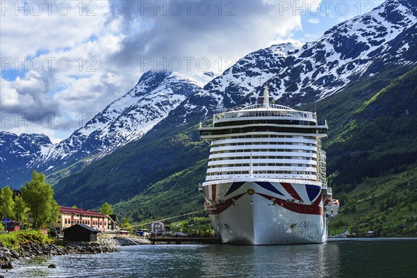 IONA PandO CRUISES, Olden, Innvikfjorden, Norway, Europe