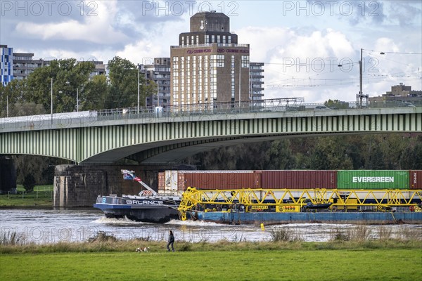 Container freighter Balance on the Rhine at Düsseldorf-Hamm, dilapidated