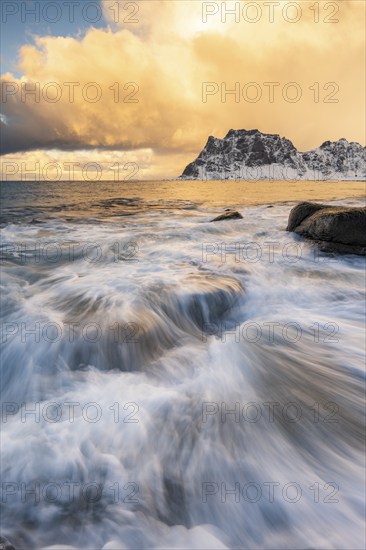 Waves on the beach at Uttakleiv, Vestvågøya, Lofoten, Norway, Europe