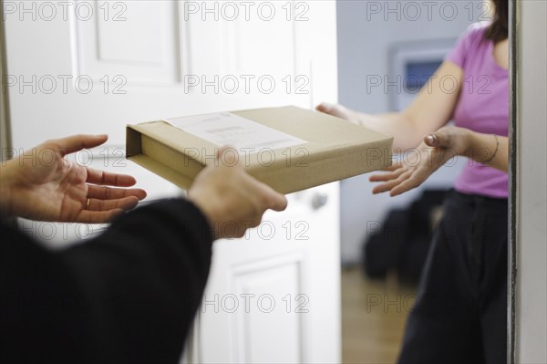 Topic: Parcel services, online orders, returns, Berlin, 08.08.2024