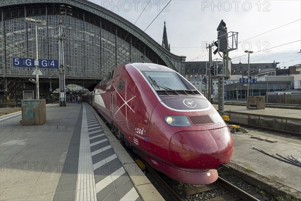 Eurostar train ready to depart for Paris, Cologne Central Station, Cologne, North Rhine-Westphalia,