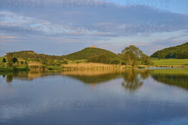 Lake in spring with castle at sunset, Veste Wachsenburg, Amt Wachsenburg, Drei Gleichen, Ilm-Kreis,