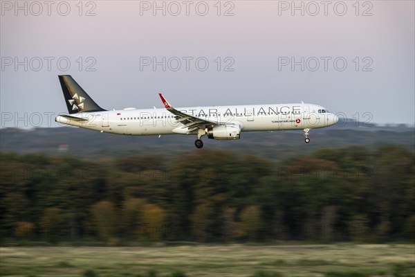 Turkish Airlines, Star Alliance, Airbus A321, landing at Cologne-Bonn Airport, CGN, North
