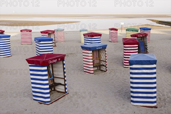 Traditional beach tents on the beach of Borkum, 21.07.2024
