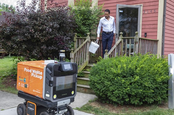 Detroit, Michigan, An experimental, autonomous robot travels the streets of Detroit's Corktown