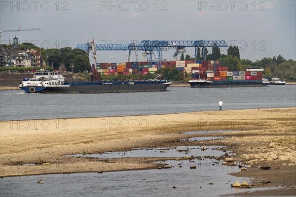Rhine at Emmerich, extremely low water, Rhine level at 0 cm, falling trend, North Rhine-Westphalia,