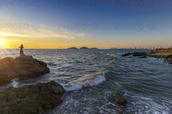 Mexico, Mazatlan, El Malecon with ocean views and restaurants near ocean promenade and old center,