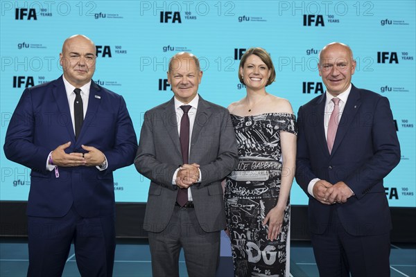 Leif-Erik Lindner (Managing Director of IFA Management GmbH), Olaf Scholz, Chancellor of the