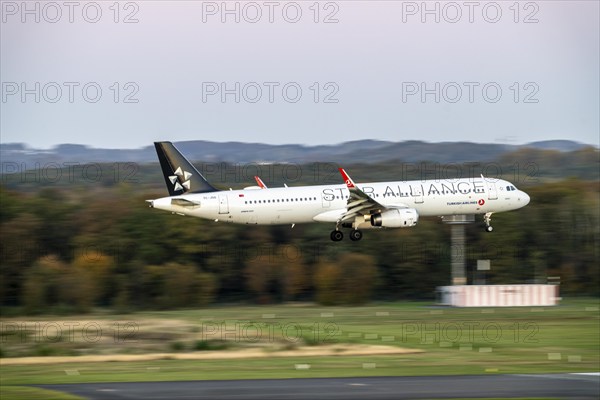 Turkish Airlines, Star Alliance, Airbus A321, landing at Cologne-Bonn Airport, CGN, North