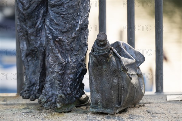 Detail, bag with water bottle, B&W worker, sculpture by Jens Galschiøt, Børnehusbroen,