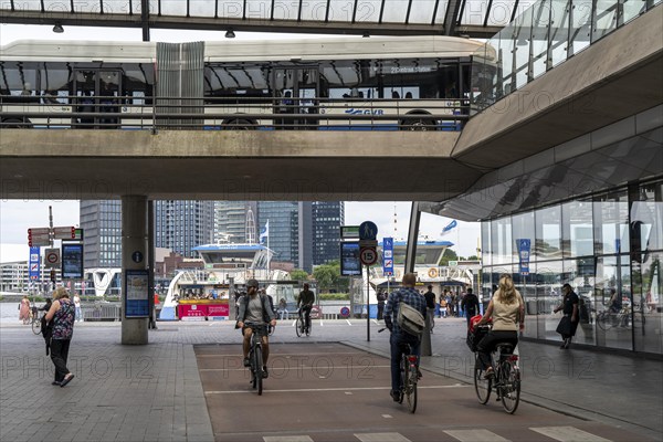 Cycle path, cycle motorway, on De Ruijterkade, at Amsterdam Centraal station, Amsterdam,