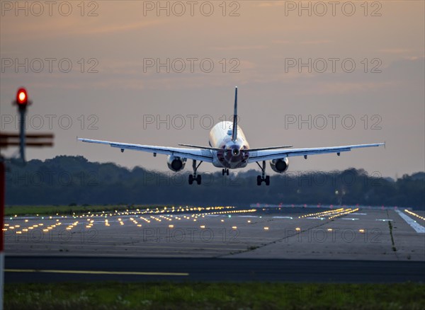 Approach to Düsseldorf International Airport, Runway North, 05L/23R, Lighting, North
