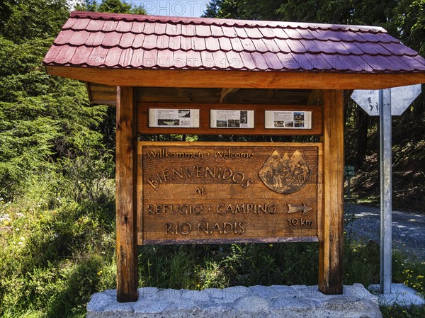 Signpost to campsite and refugio at the river 'Rio de los Nadis', Carretera Austral south of