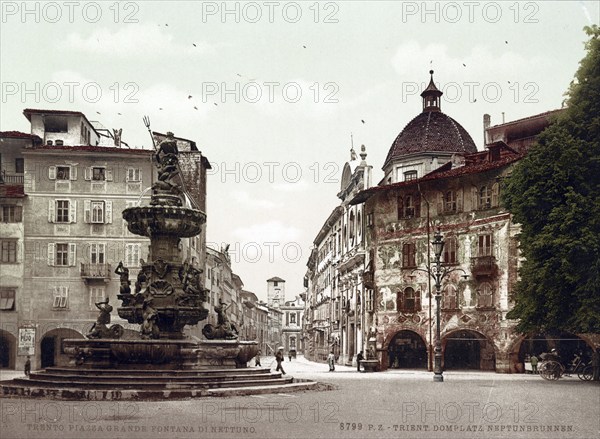 Piazza Grande Fontana di Nettuno, Cathedral Square with Neptune Fountain, Trento, Trentino, South