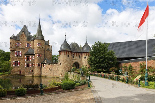 Satzvey Castle, medieval moated castle, Mechernich, Satzvey, Euskirchen district, castle in the