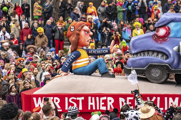 Rose Monday parade in Düsseldorf, street carnival, carnival float, by float builder Jacques Tilly,