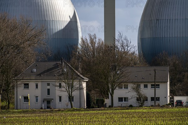 Residential buildings, digestion towers, sewage treatment plant of the Emschergenossenschaft in the