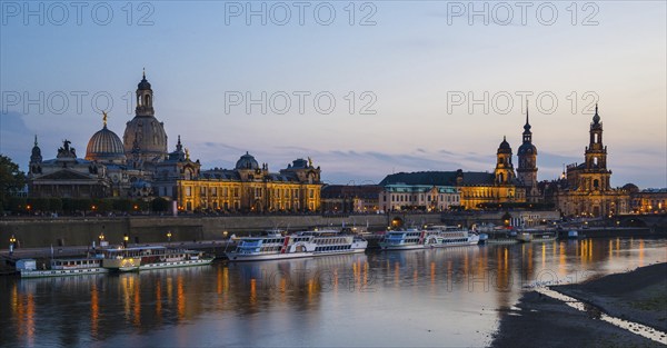 Panorama over the Elbe, from left to right: Academy of Fine Arts, Bruehl's Terrace, Sekundogenitur,