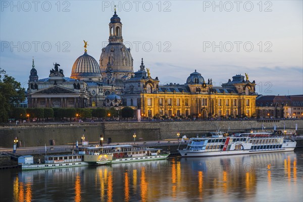 Panorama over the Elbe, from left to right: Academy of Fine Arts, Bruehl's Terrace, Sekundogenitur