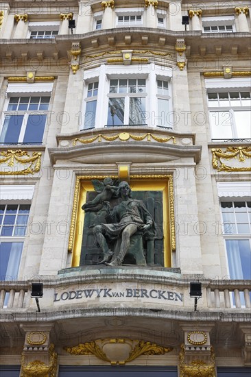 Sculpture by Lodewyck van Berken created by the artist Frans Joris on a house façade, Flemish