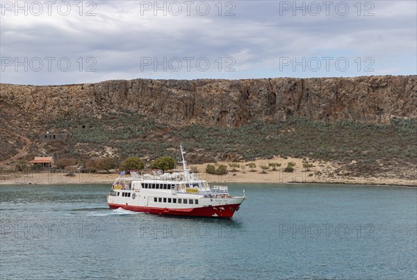 A picture of a ferry next to the Gramvousa Island