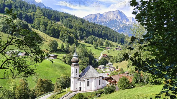 Maria Gern pilgrimage church with a view of the Untersberg