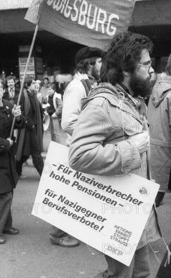 People affected by the Radical Decree and their friends demonstrated against occupational bans 02