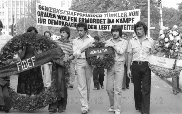 Silent march of Turks, occasion was the murder of trade union leader Kemal Tuerkler in Istanbul. 24