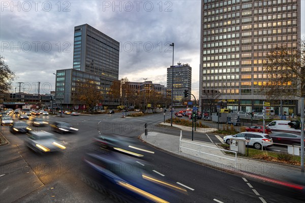Evening city centre traffic in Essen, large intersection, Bismarck Platz, Hindenburg Strasse, Krupp