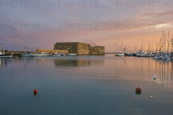 Sunset, evening light, backlight, Venetian sea fortress, Koules, Morosini, mountains, bronze sky,