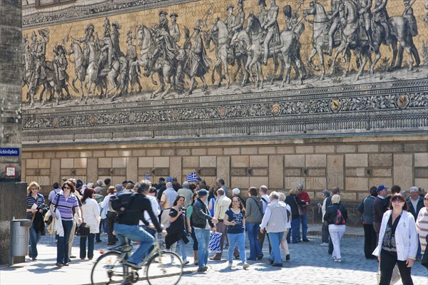 Procession of princes with tourists, the Procession of Princes in Dresden, is the world's largest