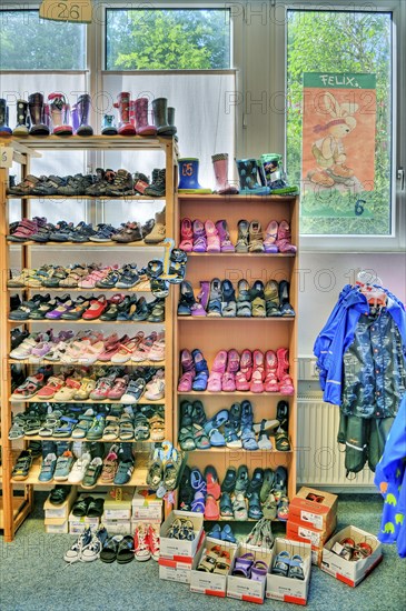 Children's shoes, children's clothing, shop, retail, shoe trade, fashion, shopping