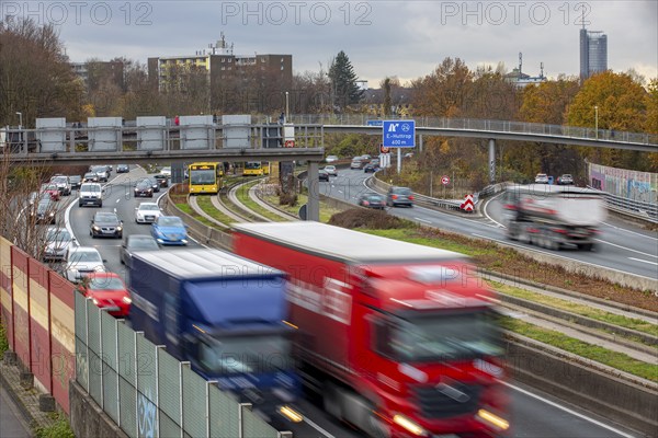 Motorway A40, Ruhrschnellweg, city centre of Essen, exit Essen-Huttrop, Spurbus route, this area