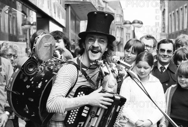 Artists from France performed at a street festival on 09.05.1980 in Dortmund-Hoerde, Germany, as