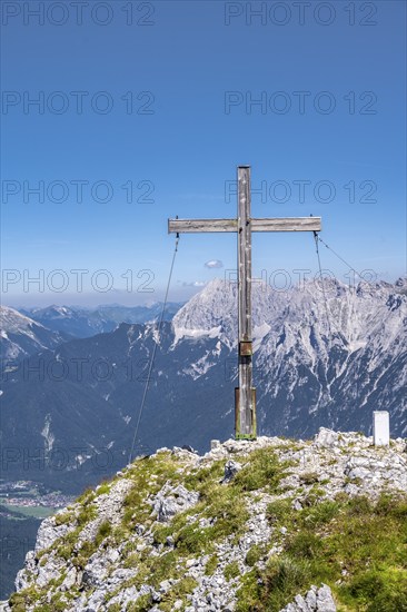 Summit cross, Westliche Wettersteinspitze, Wetterstein Mountains, Bavaria, Germany, Europe