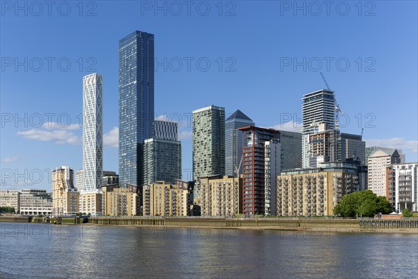 High rise office blocks of banks and financial companies, Canary Wharf, Docklands, London, England,