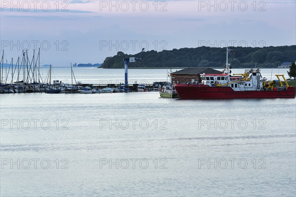 Boats in Stralsund harbour, dusk on the Strelasund, long exposure, Germany, Europe