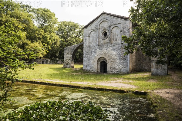 Old chapel, Notre-Dame du Val des Nymphes, La Garde-Adhémar, Plus beaux villages de France,
