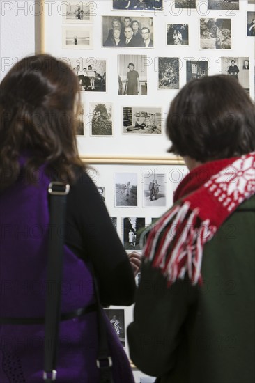 Visitors to the Gerhard Richter exhibition Atlas