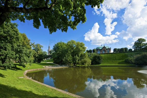 As a world-famous work of art, it is an important tourist destination for all visitors to the city.