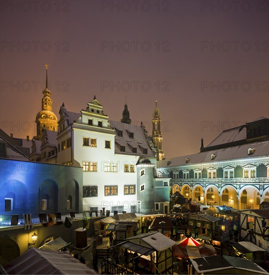The nostalgic Christmas market in the stable yard of Dresden's Residence Palace also offers quiet