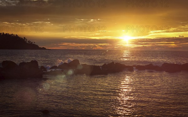 Ocean sunset with great cloudscape panorama. Mirissa, Sri Lanka, Asia