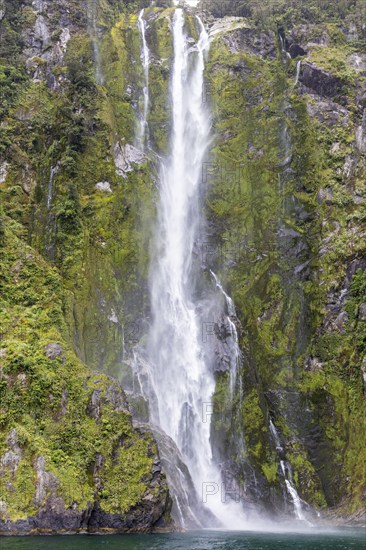 Stirling Falls, Milford Sound, Fiordland National Park, Neuseeland