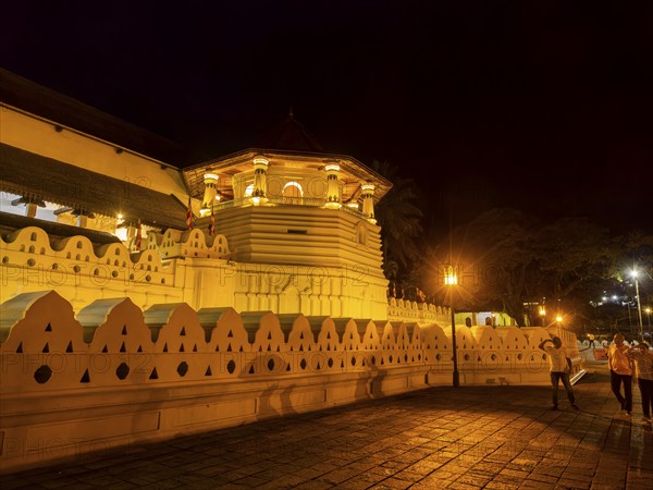 Temple of the Tooth at night, Sri Dalada Maligawa, Kandy, Sri Lanka, Asia