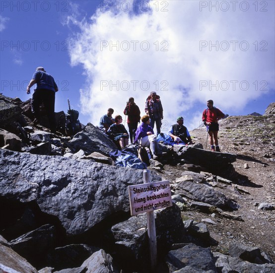 AUT, Austria, Matrei: For mountain hikers, the mountain tour on the Venedigerhoehenweg, here on 12