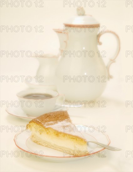 The Dresdner Eierschecke (a pastry with quark mixture) with a thick foamy mixture of sour cream