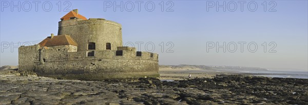 Vauban's Fort Mahon on the beach at Ambleteuse, Côte d'Opale, Opal Coast, France, Europe